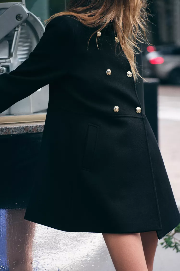 MANTEAU À BOUTONNAGE CROISÉ AVEC LAINE