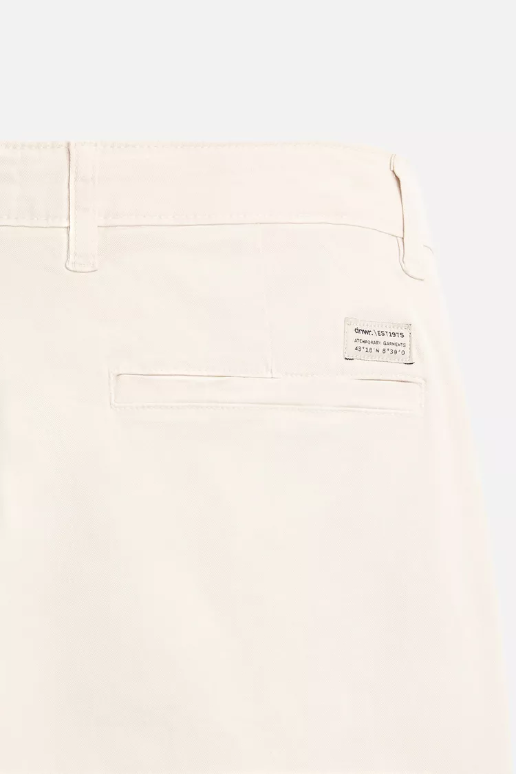 Pantalón chino de corte ajustado